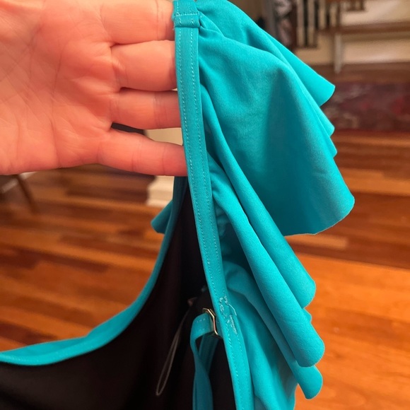 Vince Camuto Swimwear Ladies Size 12 EUC Pretty w/Ruffle Shoulder Summer Pool - Picture 3 of 5